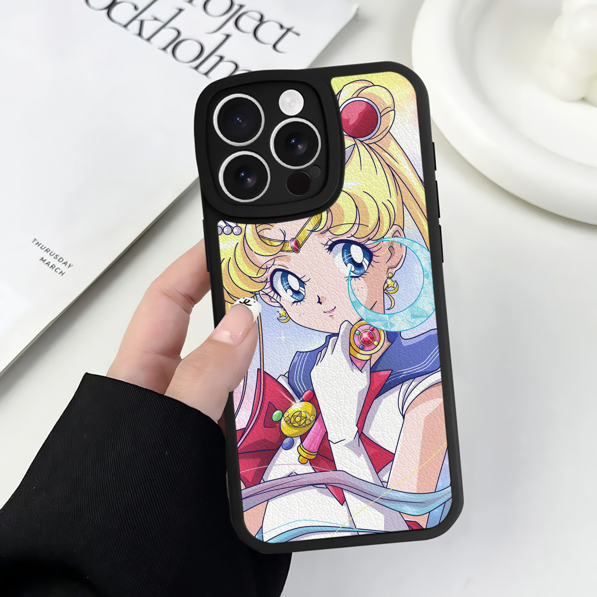 （画像用） 美少女戦士セーラームーン Sailor Moon 【iPhone 16シリーズ対応】シリコンスマホケース（レザー調） 材質：シリコン
